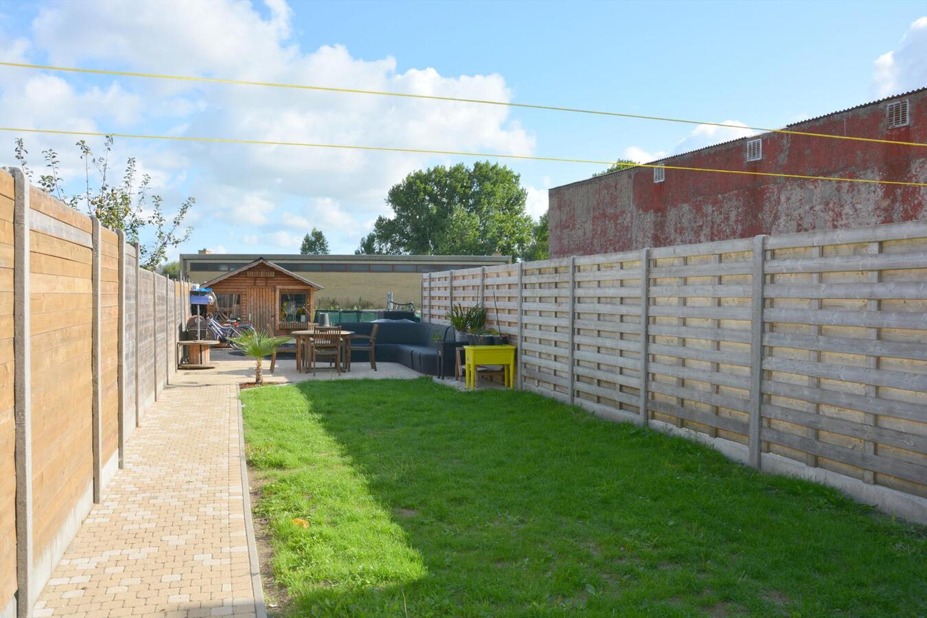 Zonnige charmante half-open woning 