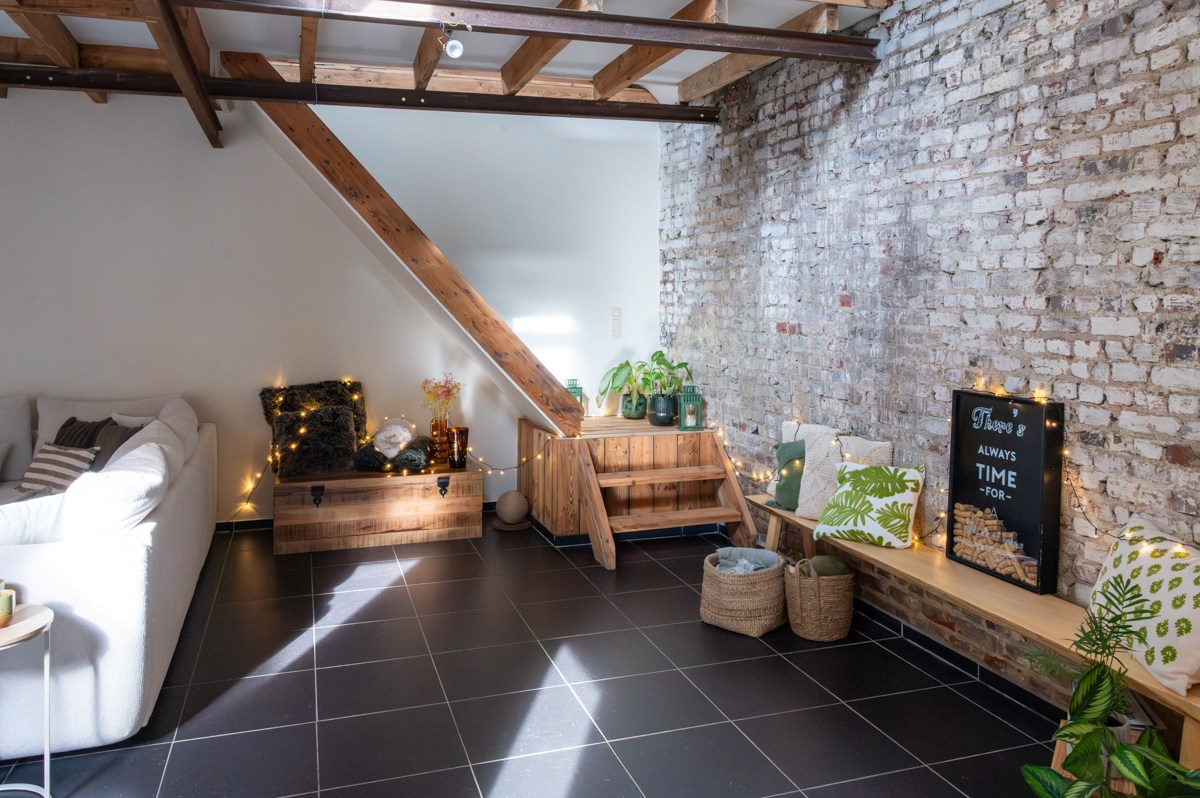 Instapklare en unieke loftwoning met ruim zonneterras op 230 m²! 