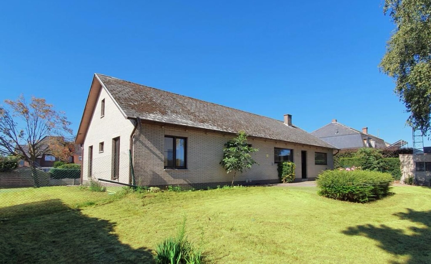 Ruime, gerenoveerde bungalow op perceel van 1032 m² 