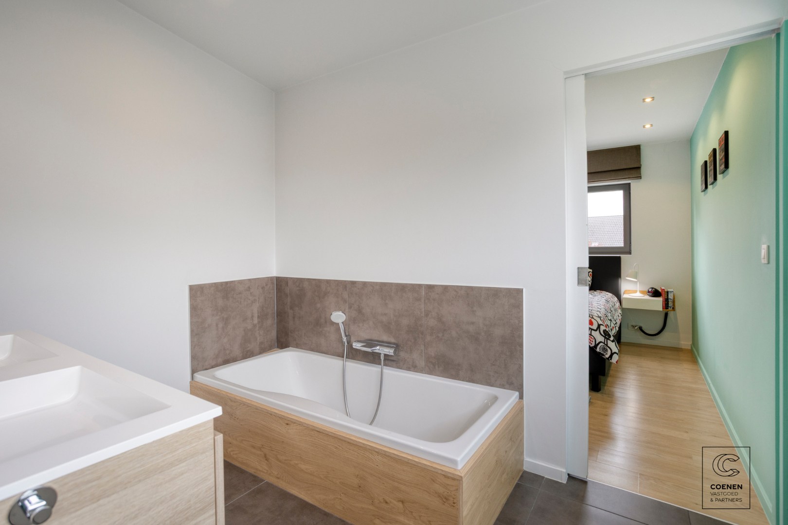 Prachtige woning (2013) van 256 m² met 4 slaapkamers in een doodlopende straat te Grobbendonk! 