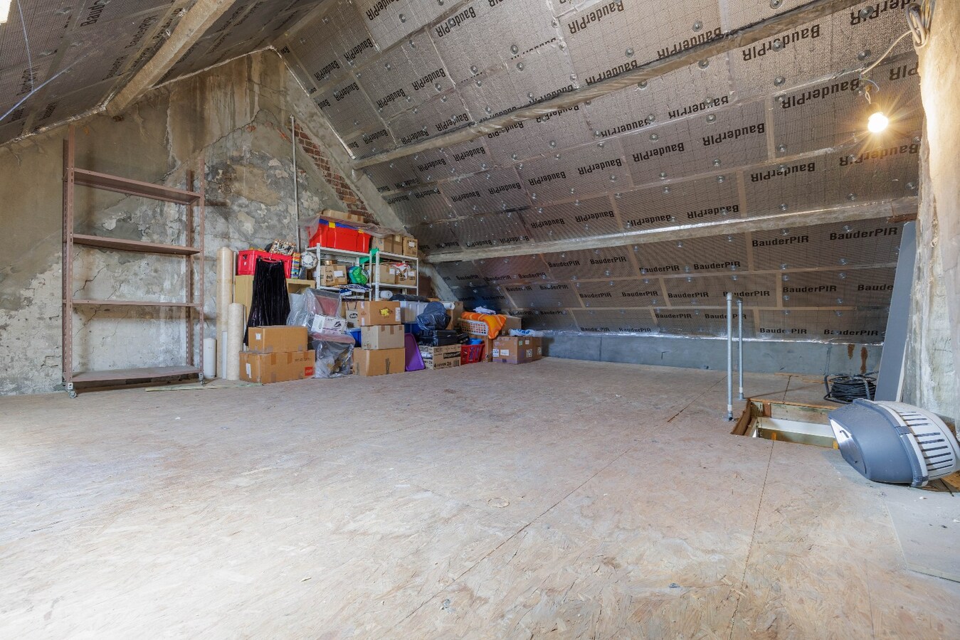 Instapklare woning met garage nabij de zeedijk – energiezuinig en centraal gelegen. 