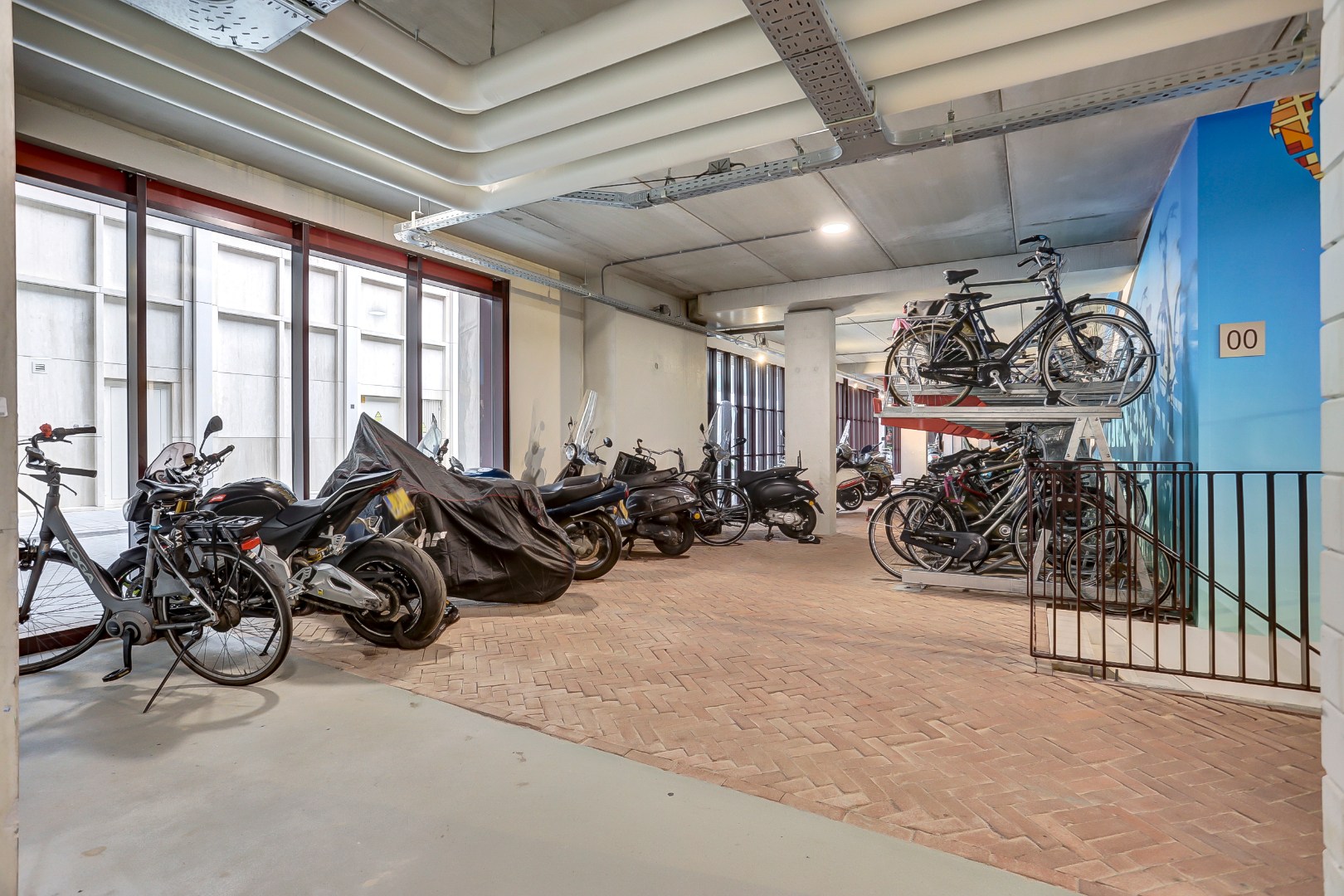 Ultiem luxe wonen in de iconische The CoolTower met spectaculair uitzicht, royaal terras (34 m²) en moderne afwerking in het bruisende hart van Rotterdam! 