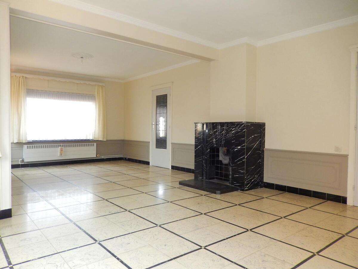 Ruime woning met zuidgerichte tuin 