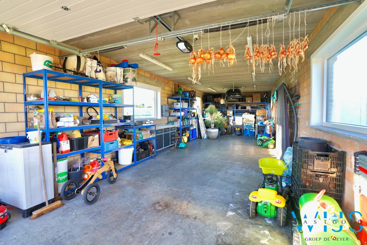 Volledig gerenoveerd woonhuis op 4.734 m² te Maldegem ! 