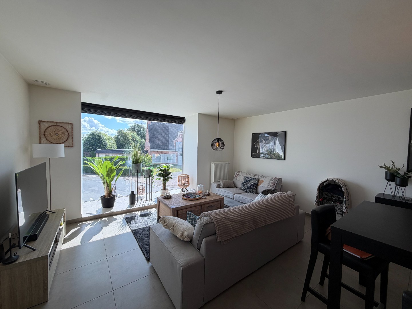 Verzorgd appartement met 2 slaapkamers, terras en garage. 