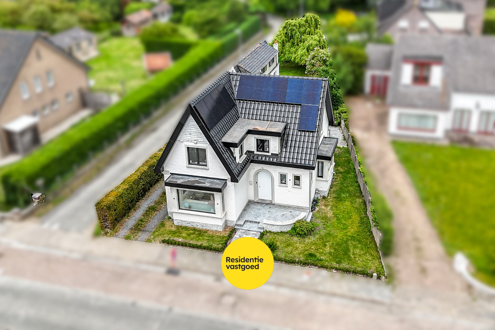 Alleenstaande woning met prachtige uitbouw in centrum Veldegem 