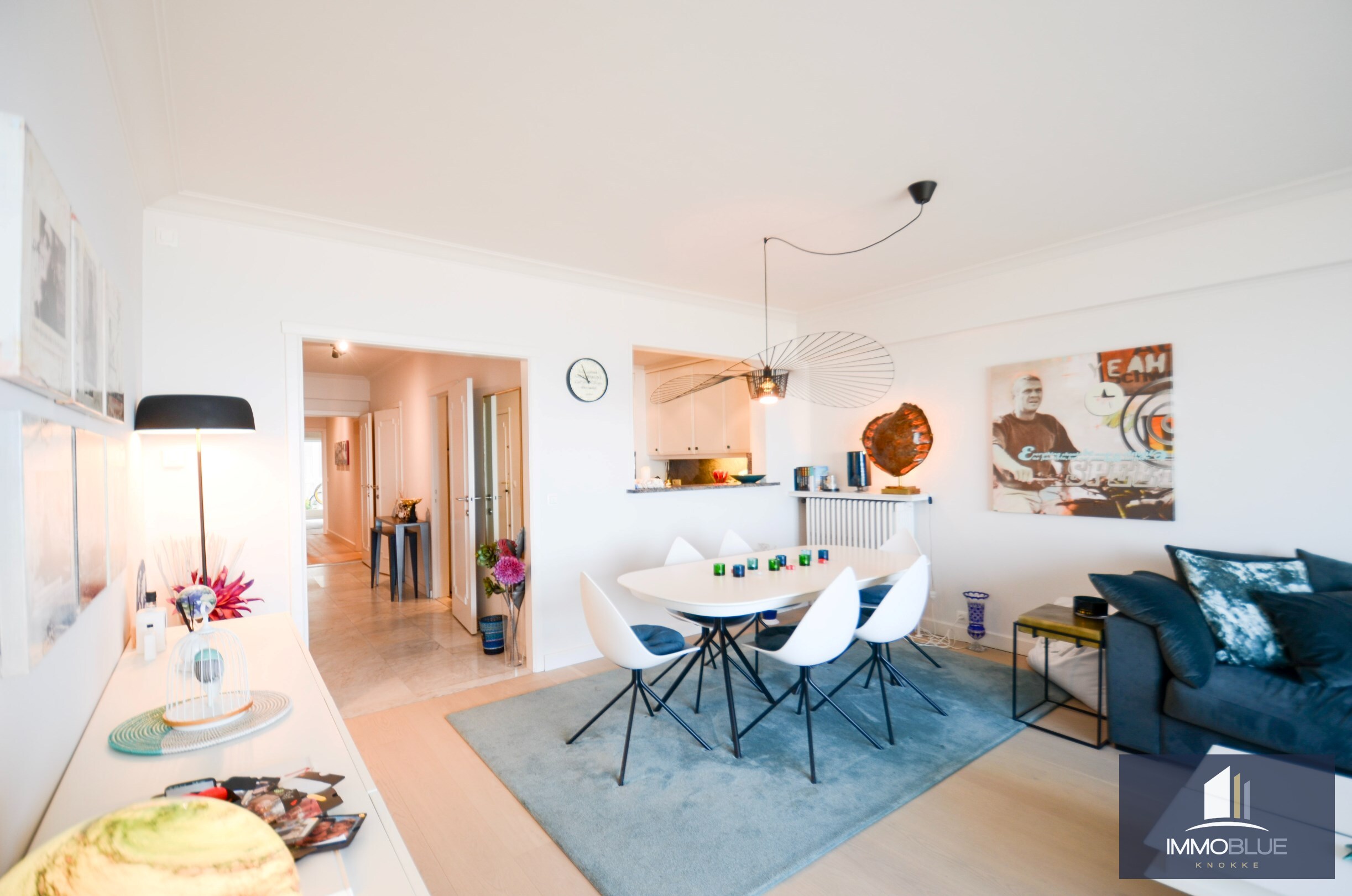 Appartement avec vue frontale sur la mer, situé dans une résidence prestigieuse au Zoute. 