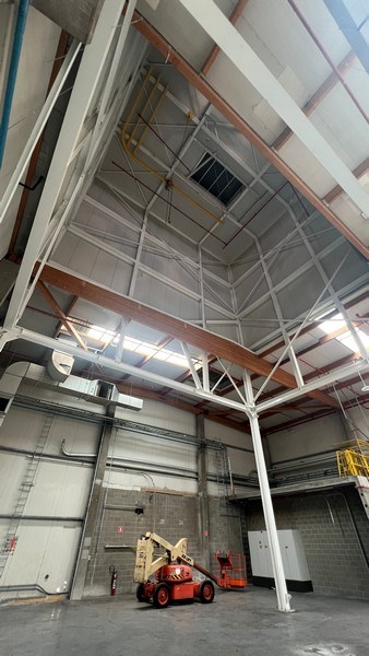 Logistiek bedrijfspand te huur in de haven van Gent