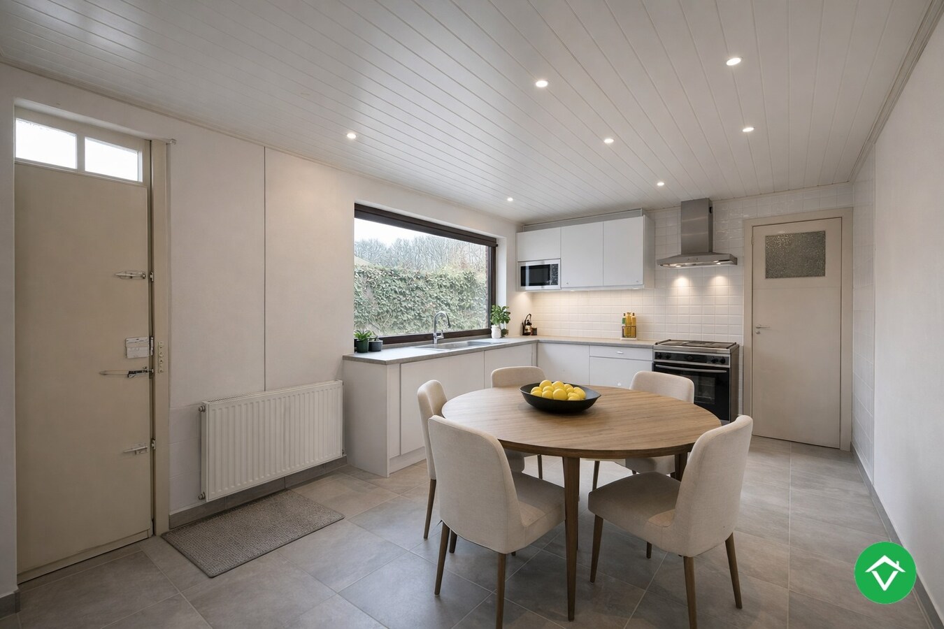 Ruime woning met 5 slaapkamers, garage en diepe tuin te Houthulst 