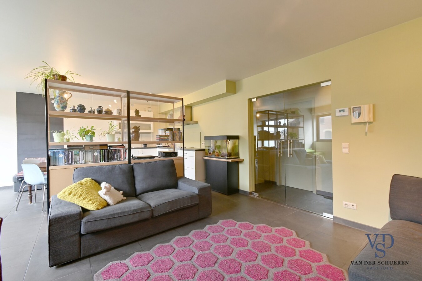 Ruim appartement in hartje Zingem. 