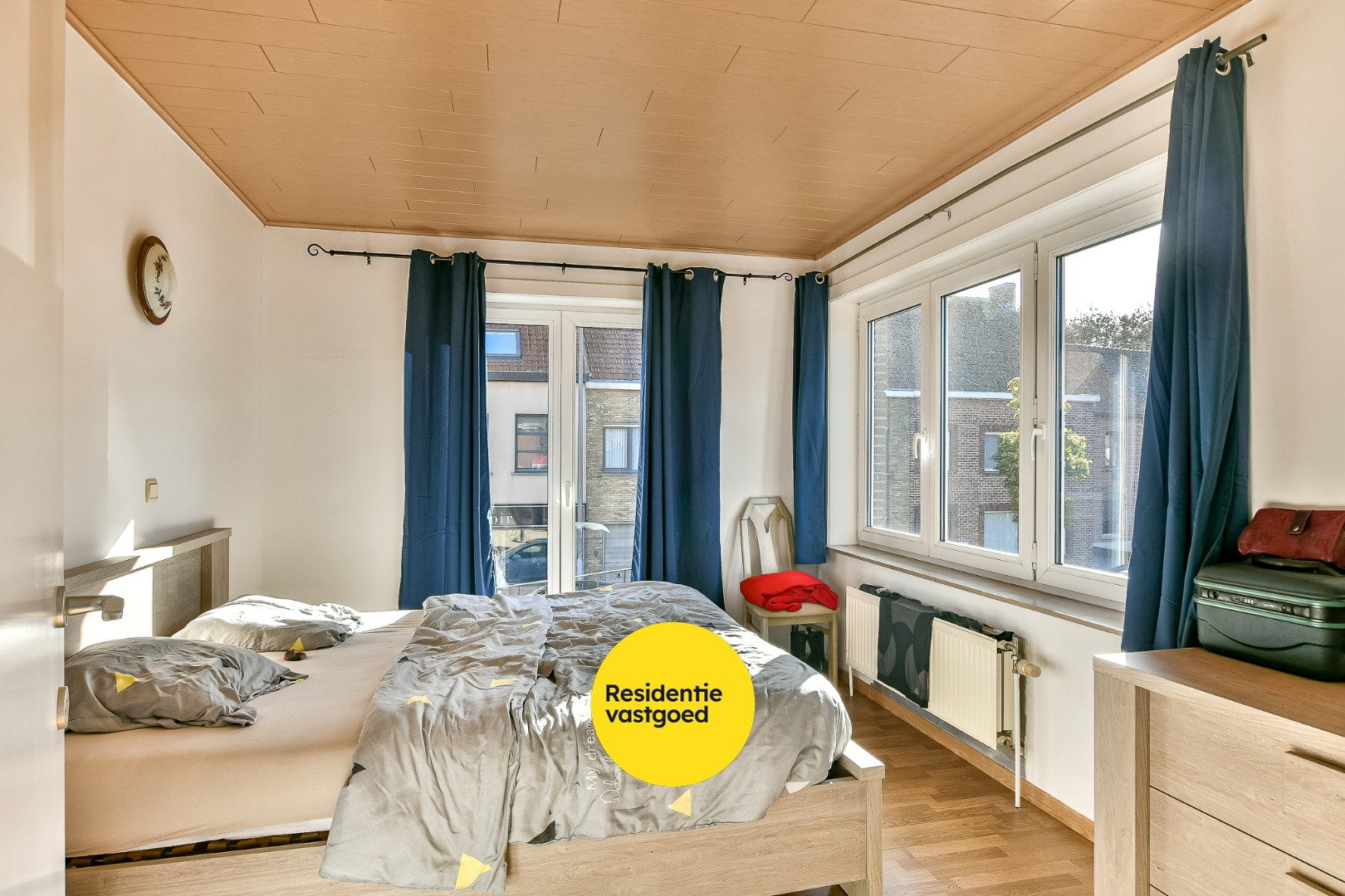 Halfopen woning met drie slaapkamers, tuin en garage 