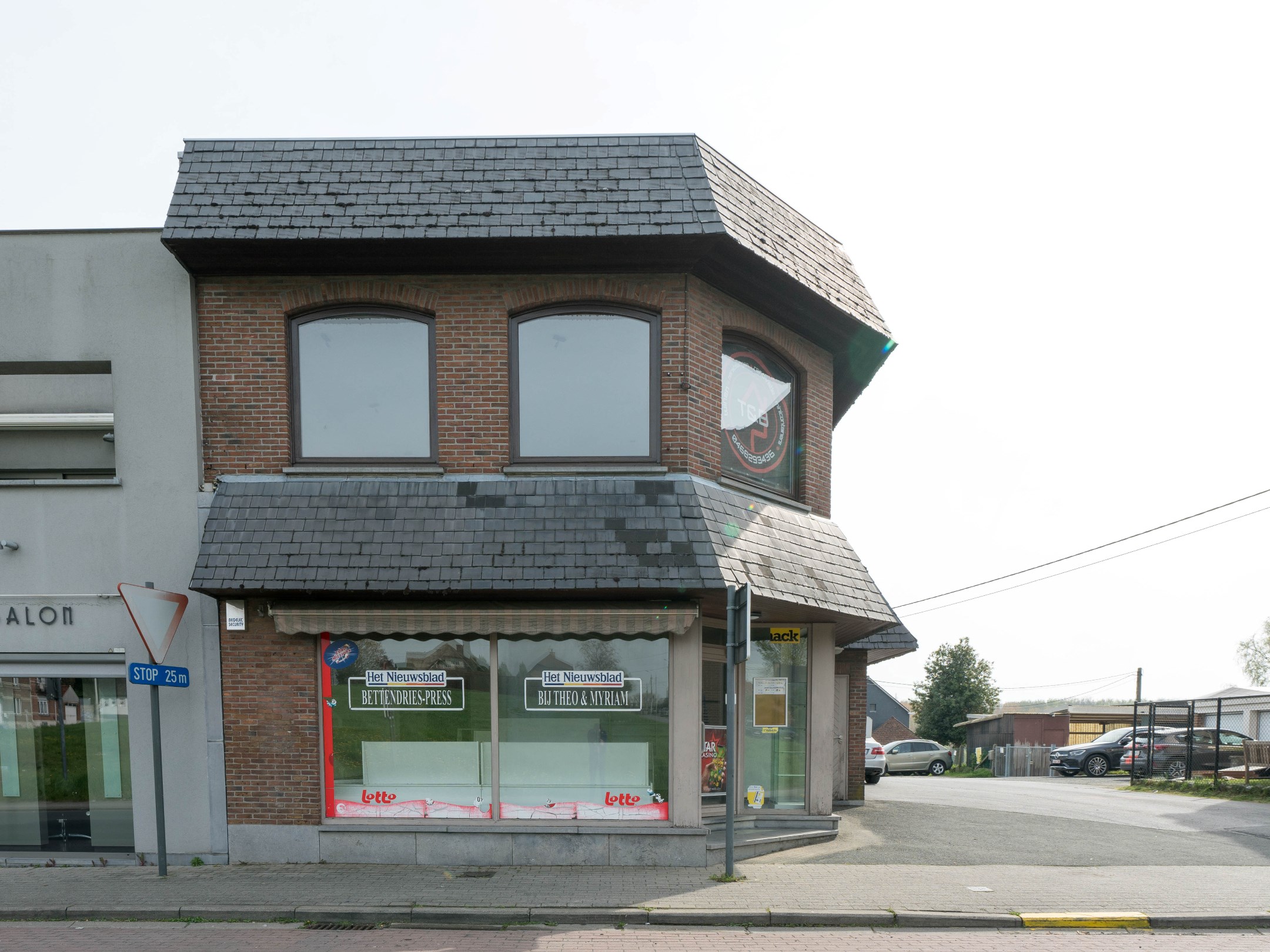 Winkel/kantoorruimte (65m²) op een gunstige ligging 