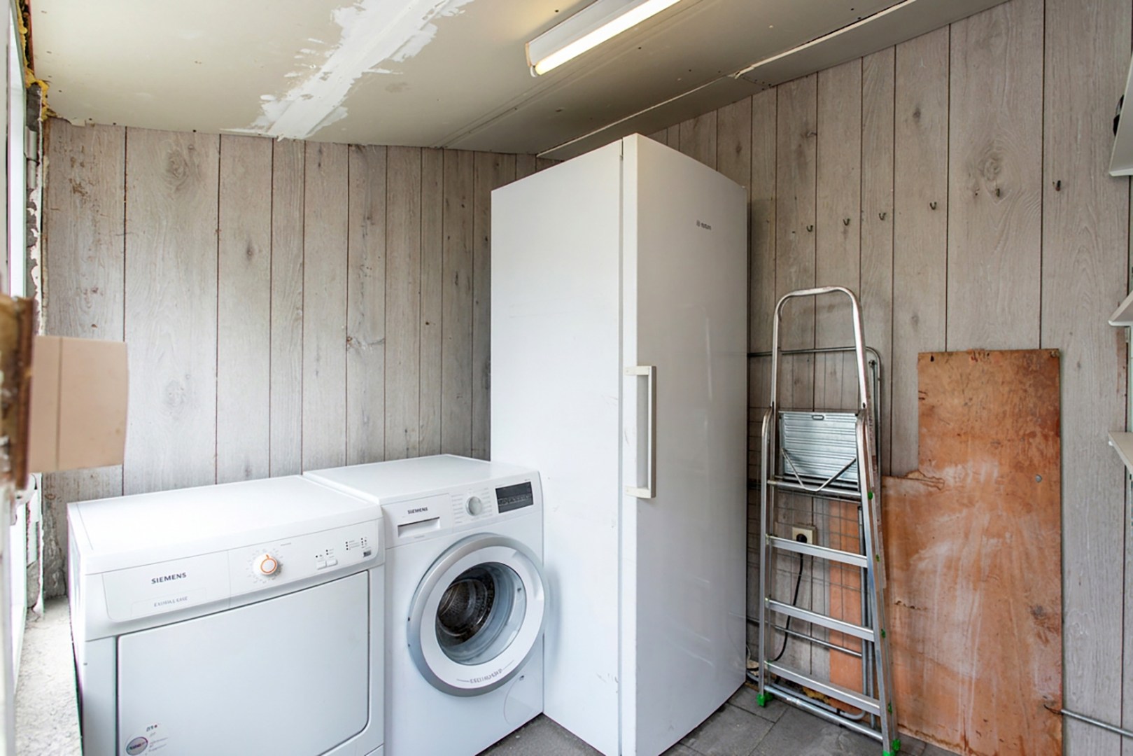 Instapklare woning met 4 slpks en binnenkoer op uitstekende ligging in centrum Halle 