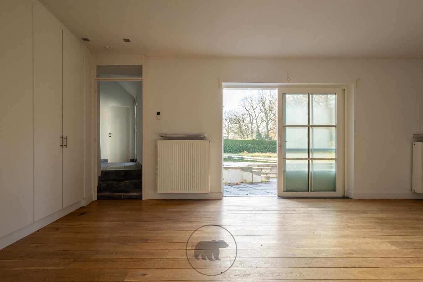 Op te frissen villa op residentiële droomlocatie 