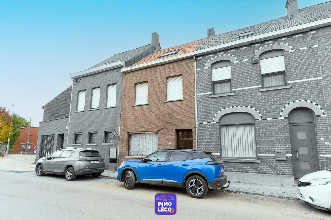 Maison avec beaux volumes et jardin. 