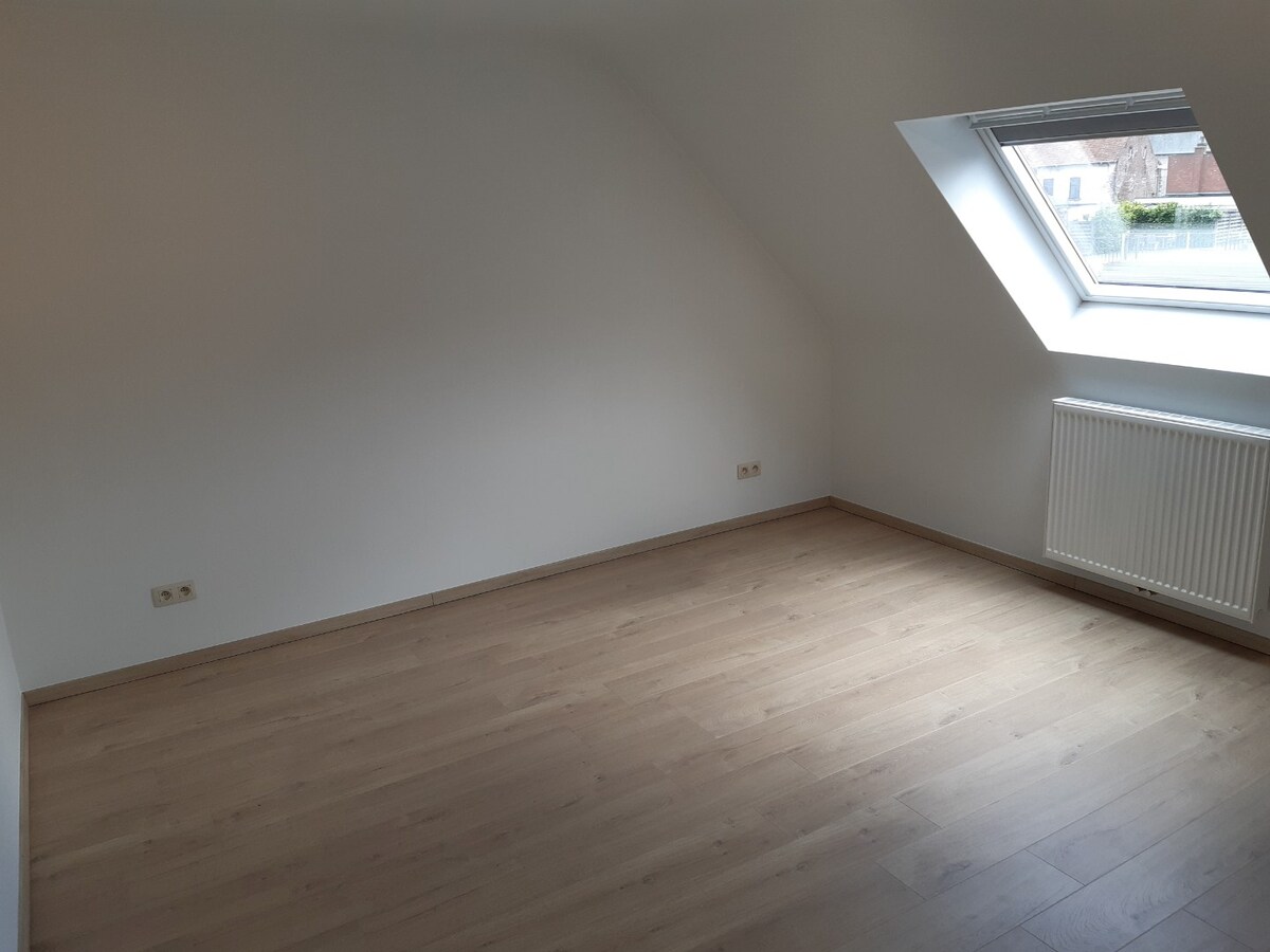 Degelijke, goed gelegen woning. 
