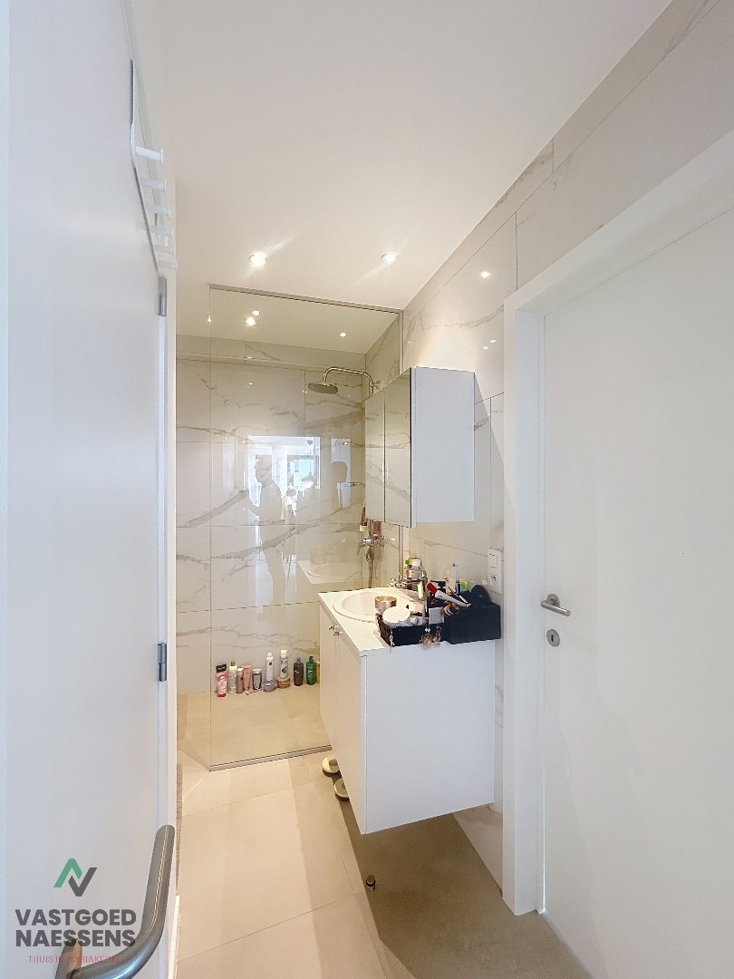 Magnifique appartement de 2 chambres avec vue panoramique et terrasse. 