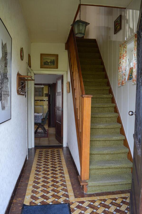 Te renoveren woning met loods en weide op 7.327m² te Zele 