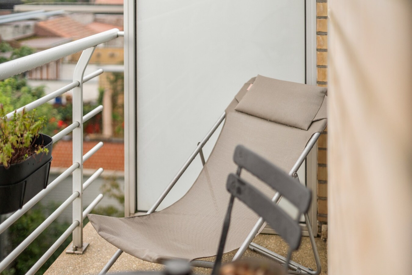 Instapklaar appartement met prachtig open en groen zicht nabij de zeedijk van Heist. 