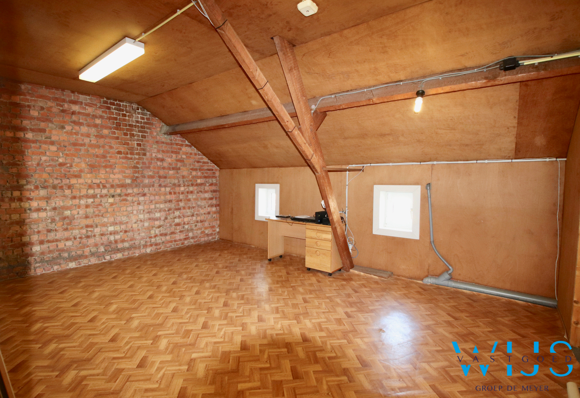 Multifunctionele bedrijfsruimte/ garage met bijhorende woning 