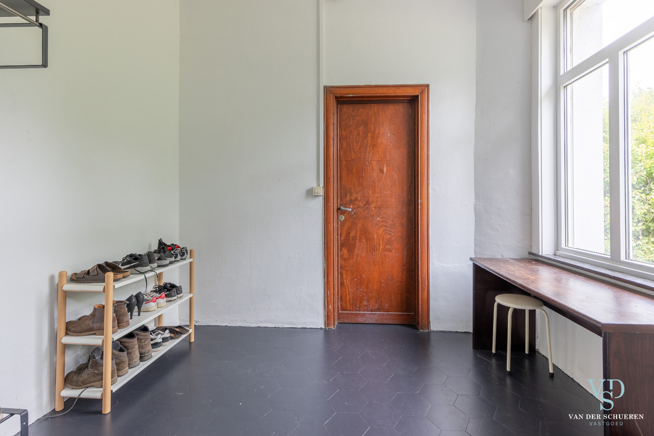 Authentiek landhuis met 5 ruime slaapkamers én gelijkvloers bureau. 