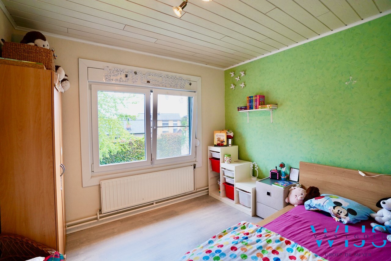 Ruime gezinswoning met 5 slaapkamers te Zelzate! 