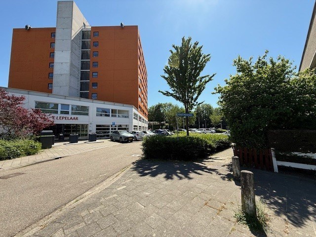 Royale hoek-eengezinswoning met 155 m² wooncomfort en 5 kamers, riante tuin en dakterras. 