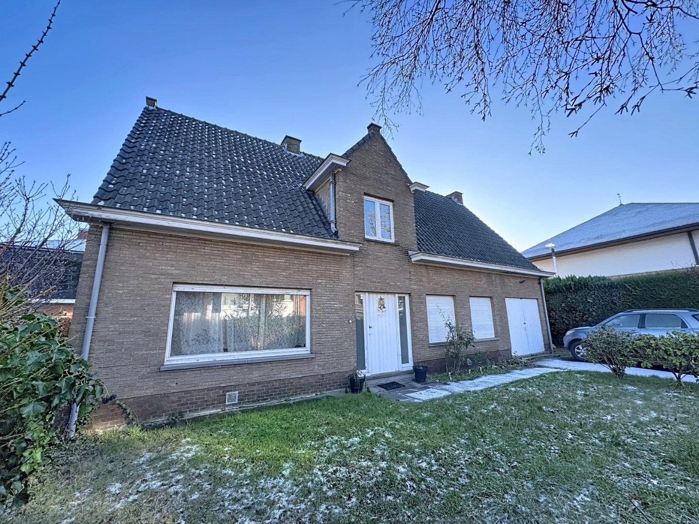 Statige villa met 4 slaapkamers en bureau 
