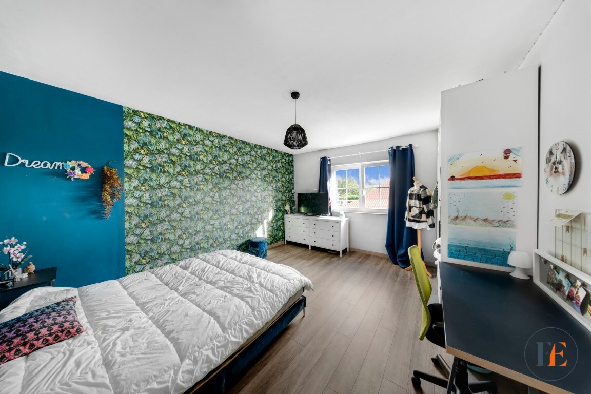 Ruime halfopen gezinswoning met 3 slaapkamers, en mogelijke co-housing 