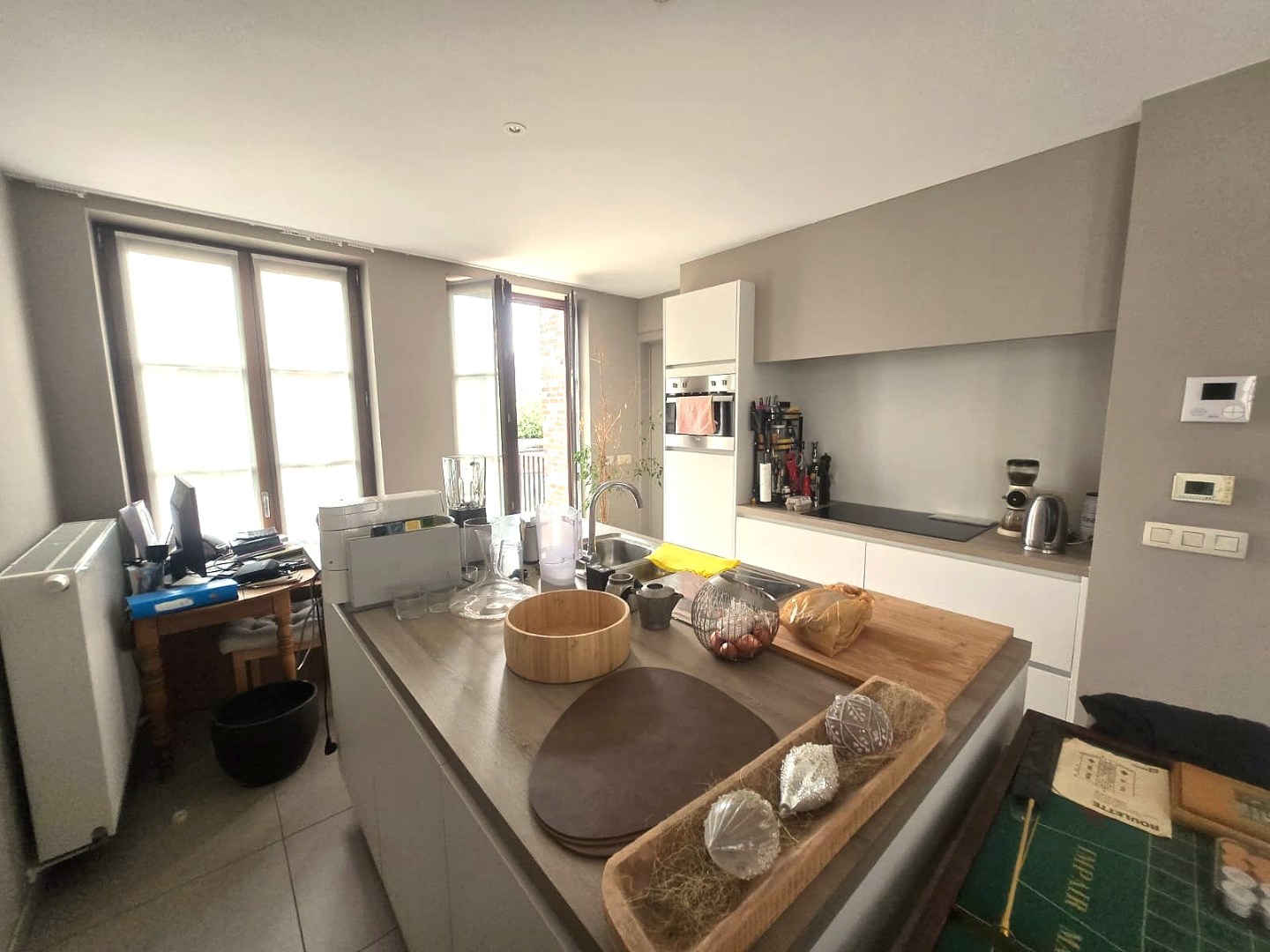 Ruim hoek appartement op de eerste verdieping in het dorp van Bachte-Maria-Leerne. 