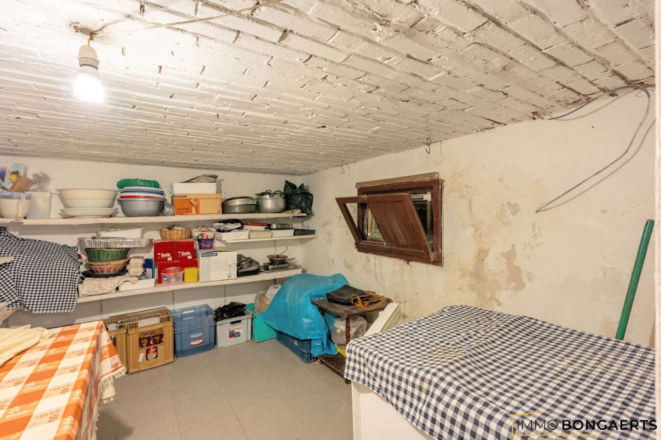 Ruime woning met tuin, garage en 4 slaapkamers. 