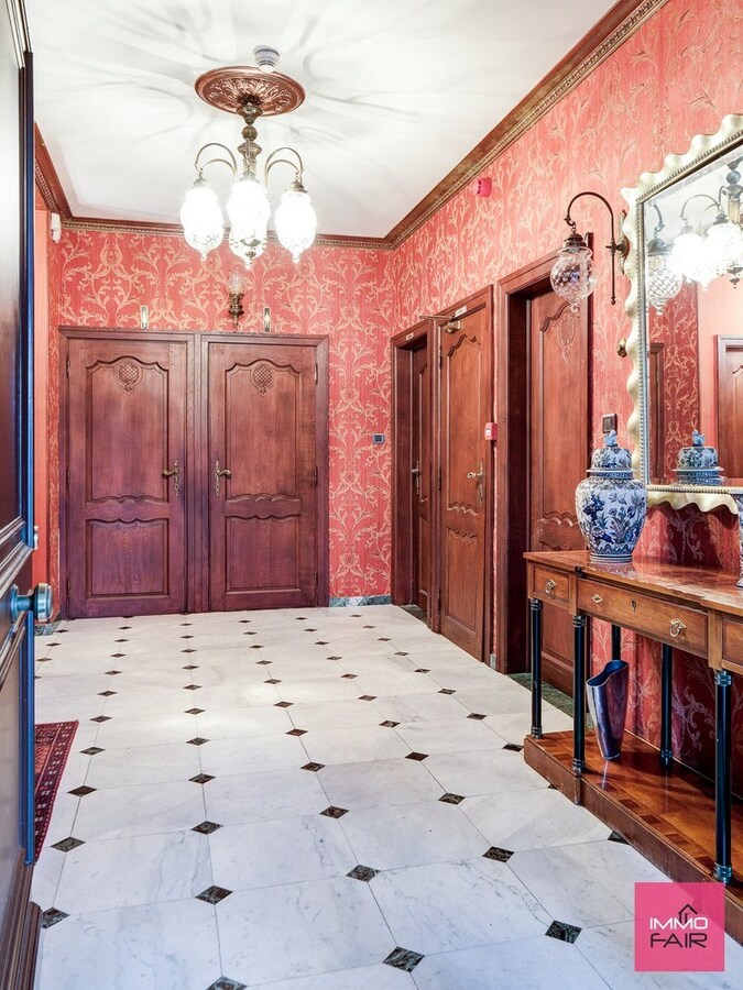 Polyvalent hotel op perceel van 2755 m² 