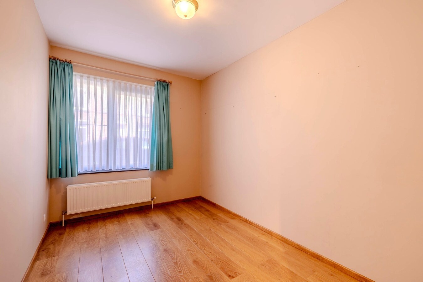 Instapklaar gelijkvloers met 2 slpks - tuin - garagebox 