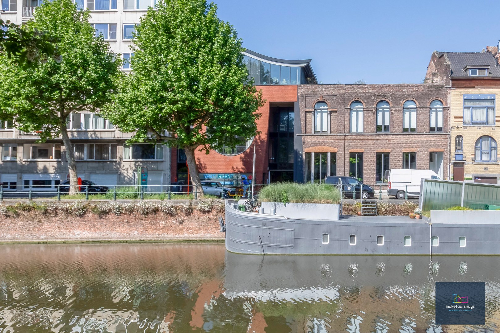 Unieke penthouse met prachtig terras en garagebox te Visserij 