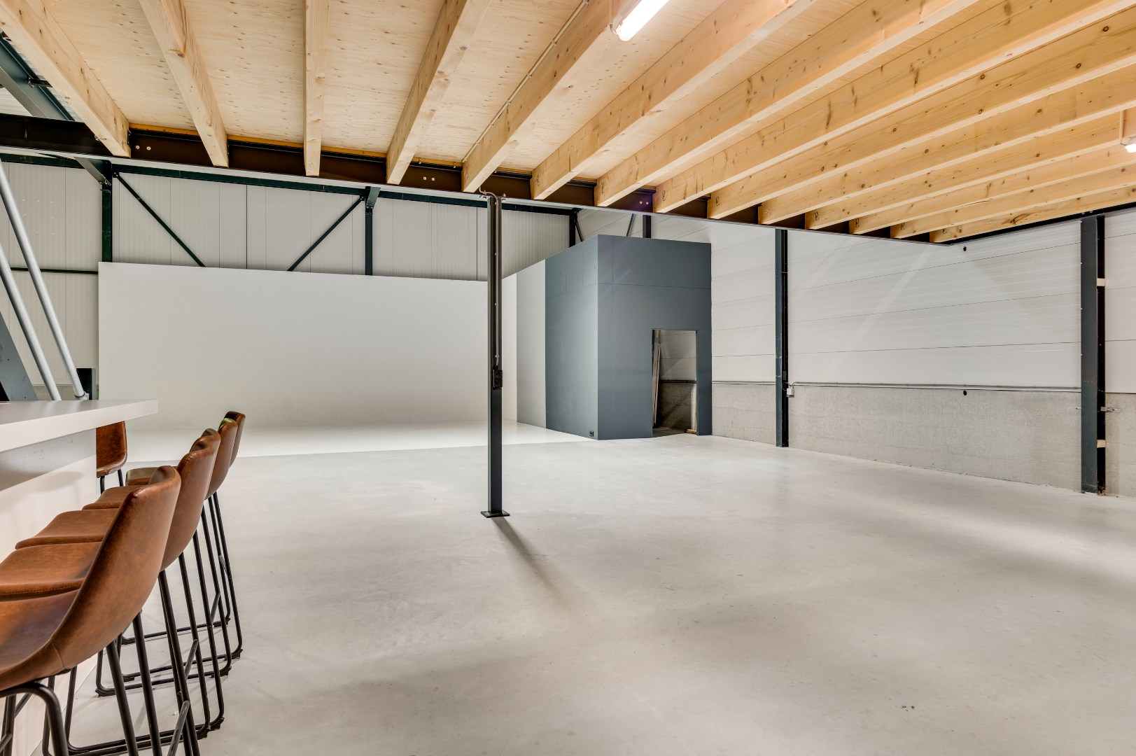 Hangar (Loods) te huur in Weert