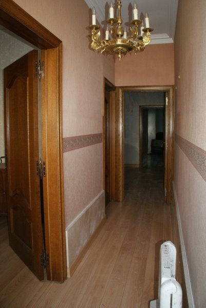 Centraal gelegen rijwoning stapvoets van het station te Roeselare 