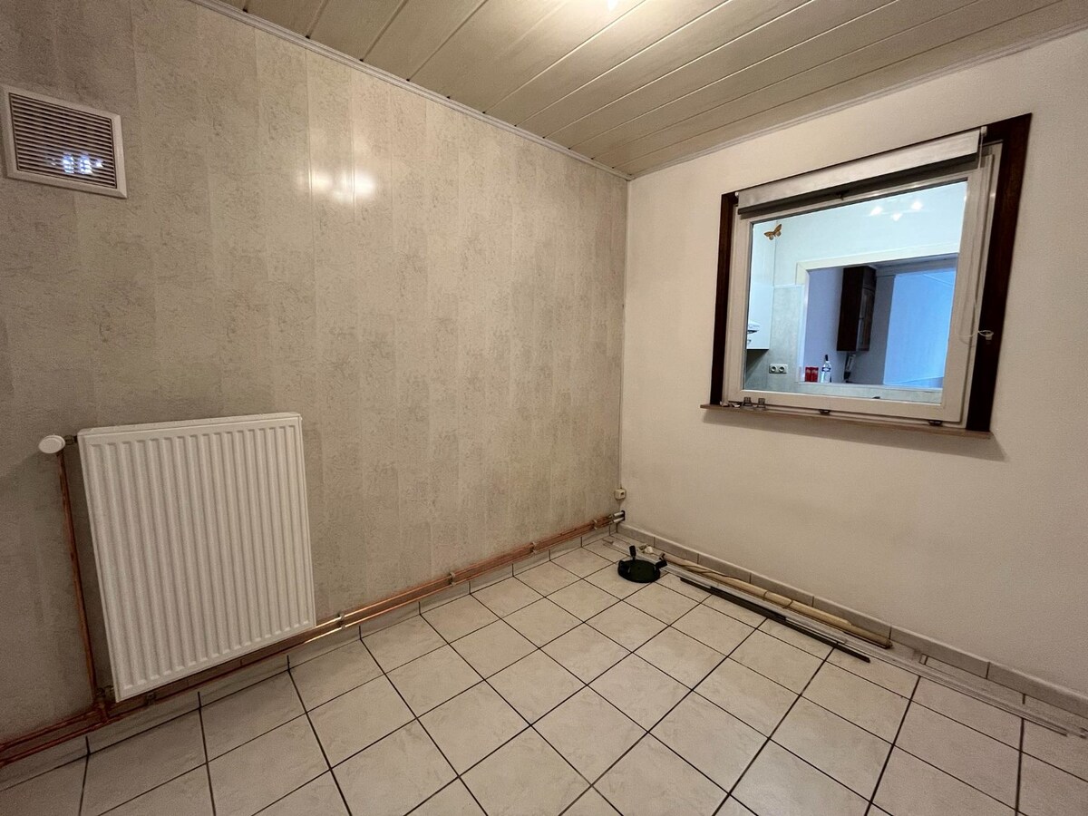 Gelijkvloersappartement met 2 slaapkamers en autostaanplaats te Leke 