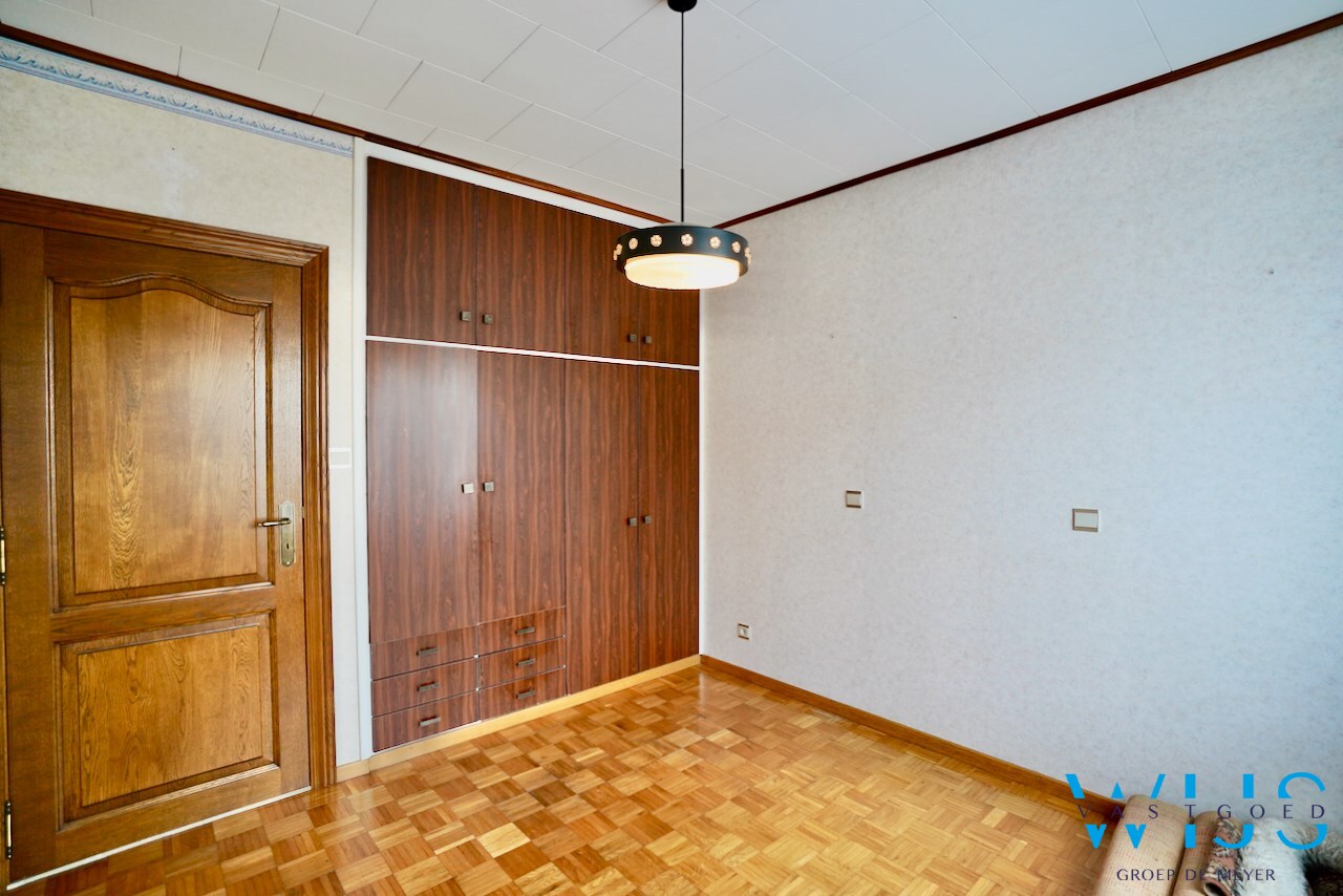 Ruime bungalow op een ideale locatie te Ertvelde ! 