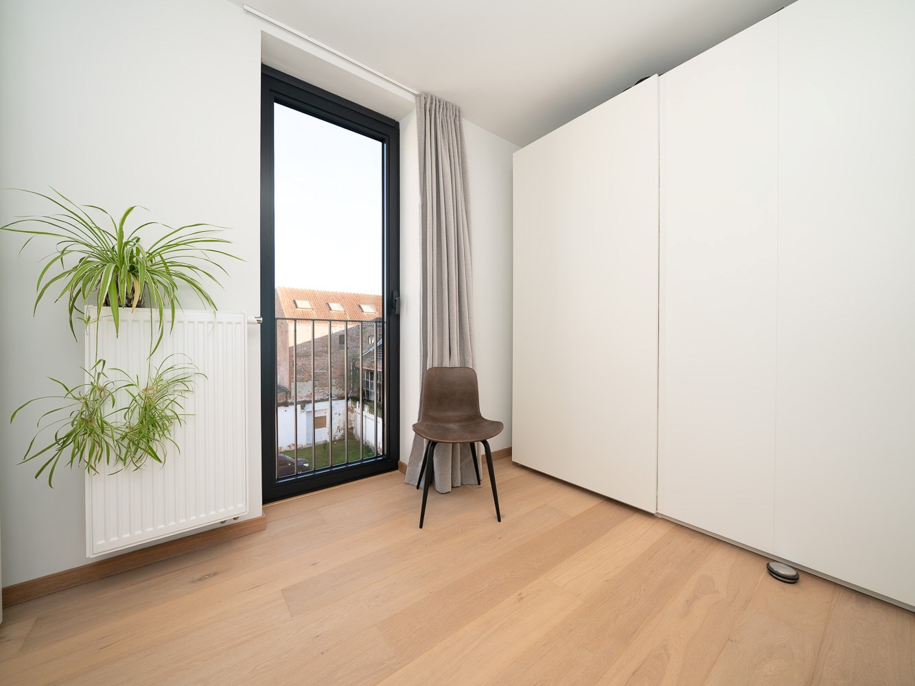 Recent 2-kamer appartement met terras, parking en kelder 