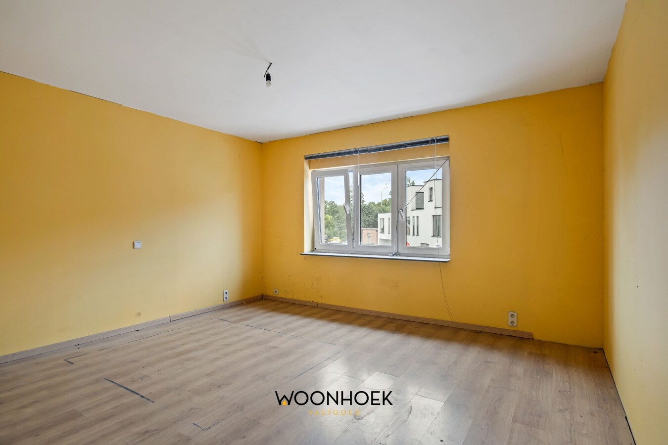 Ruime, te renoveren woning met diverse mogelijkheden 