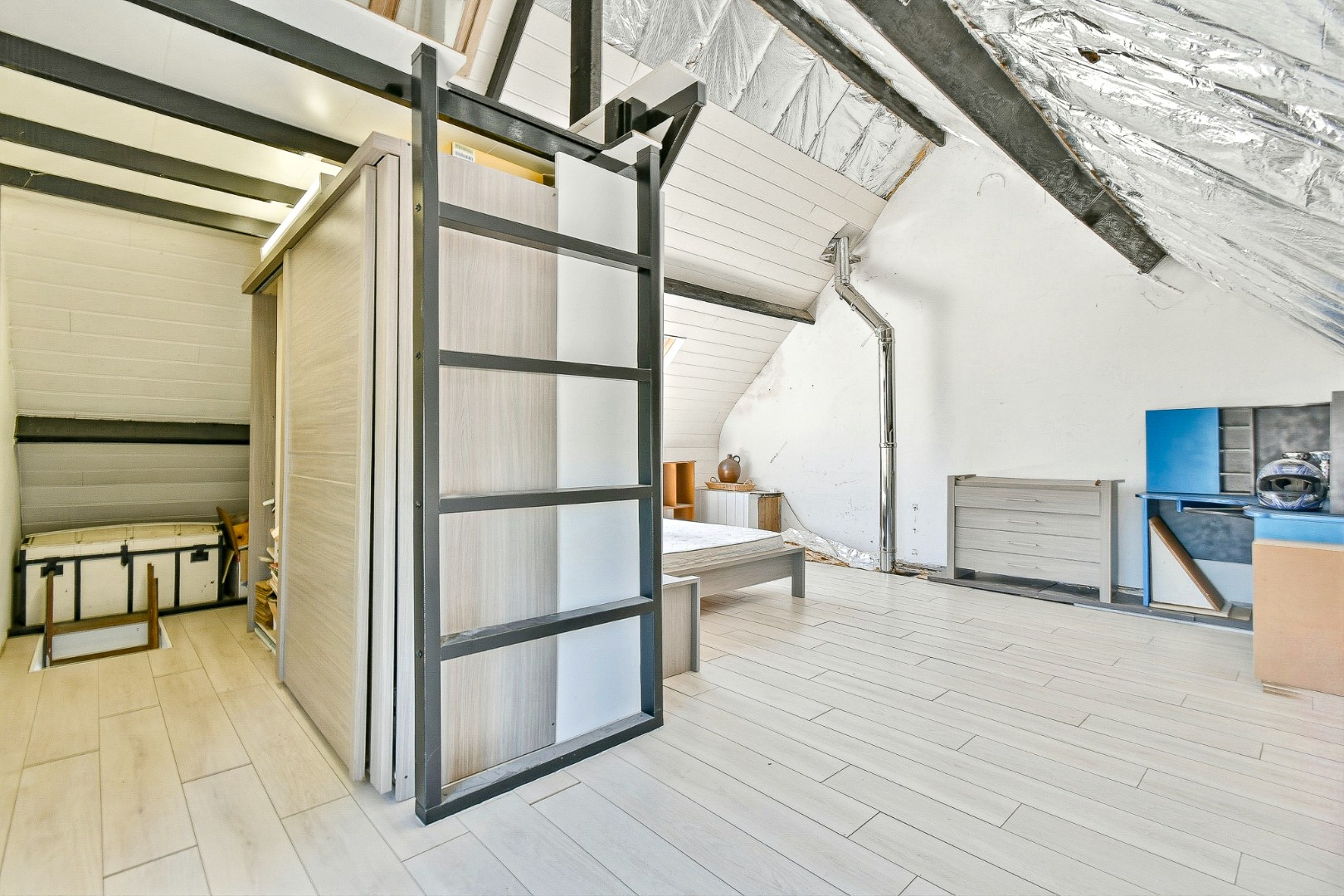 Woning met drie slaapkamers, garage en zonnige tuin 