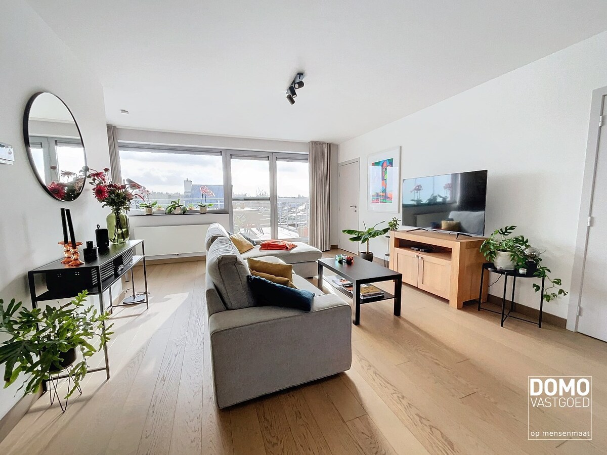 Knap en ruim appartement in het centrum van Kermt, inclusief een buitengewoon terras. 