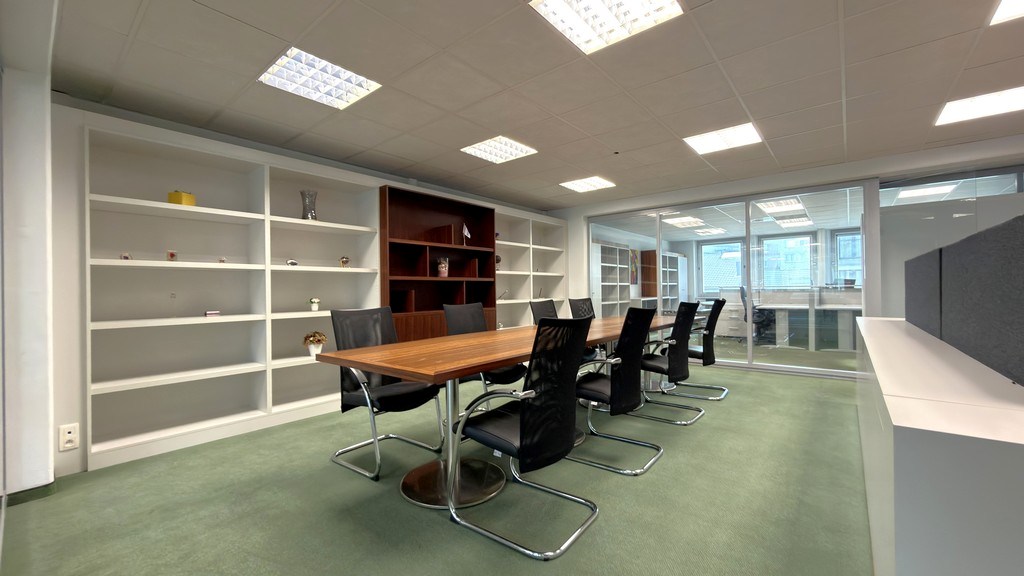 Ingedeelde kantoren te huur nabij station Antwerpen-Centraal