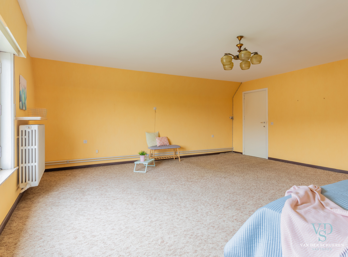 Degelijke, bijzonder ruime woning te Dikkelvenne. 