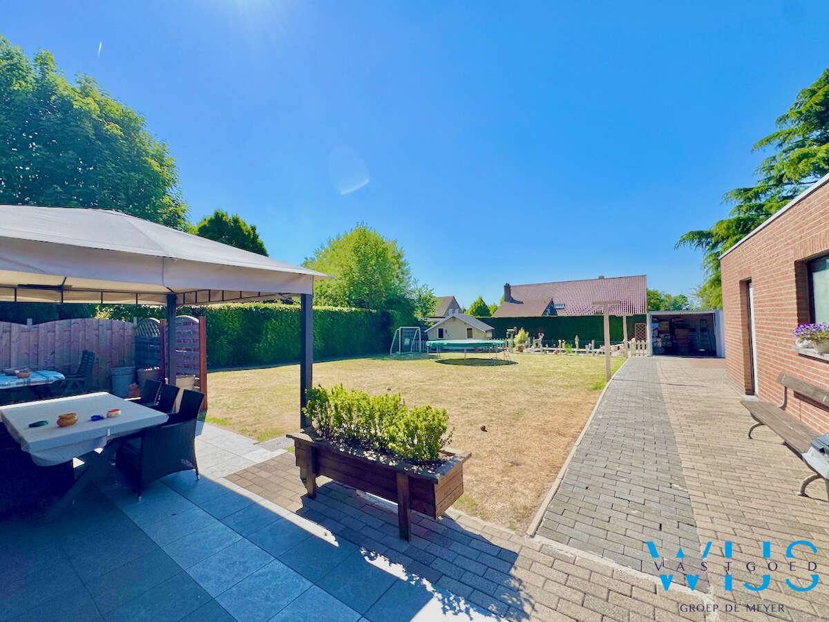 Woonhuis op 1000m² in hartje Ertvelde ! 