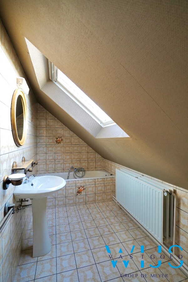 Halfopen bebouwing op mooi perceel van 951 m² te Oosteeklo 
