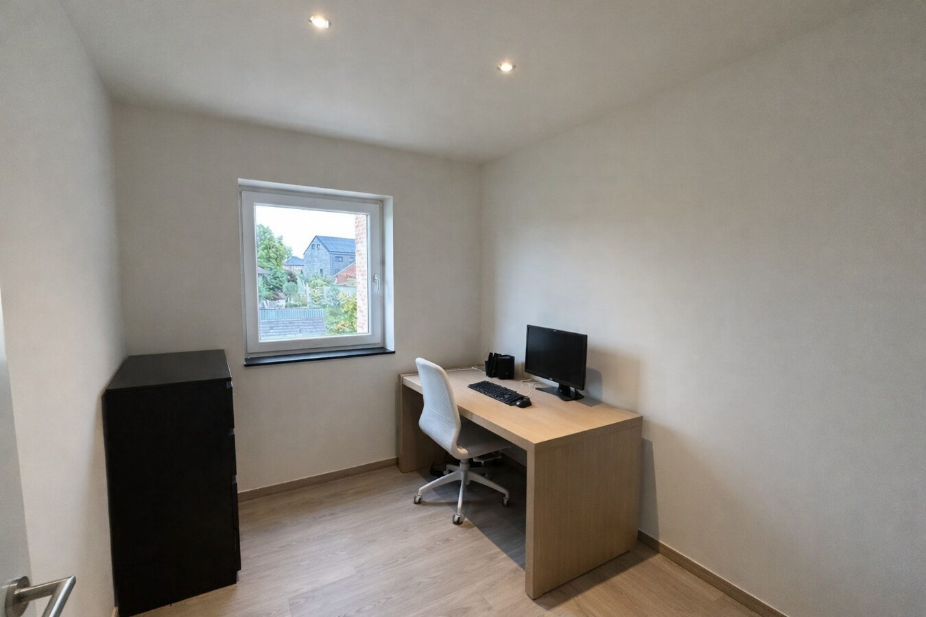 Recente woning in pastorijstijl op een rustige, groene locatie VERKOCHT ONDER REGISTRATIERECHTEN 