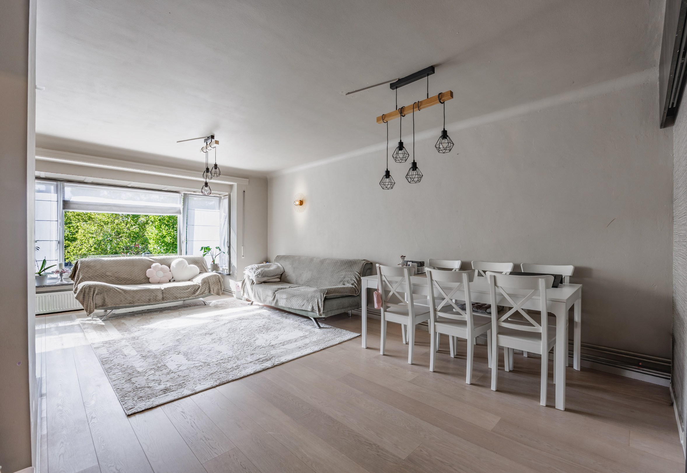 Ruim appartement met 3 slaapkamers gelegen op het Maurice Lippensplein te Knokke-Heist. 