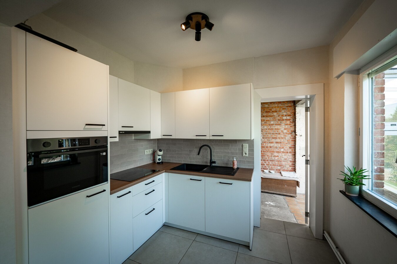 Renovated property with drained track and pasture on approximately 16 ares in Mielen-boven-Aalst. 