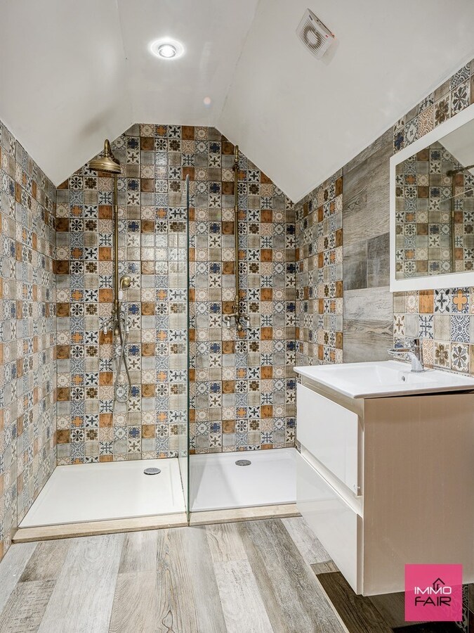 Polyvalent hotel op perceel van 2755 m² 